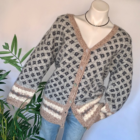 v i n t a g e :: Cozy Geometric Colorblock Granny Wool Knit Cardigan - Picture 11 of 11